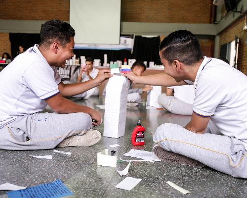 Trabajo de “Construcción de ciudad a través de las historias” en el marco de la estrategia Medellín Abraza su Historia y el acompañamiento del programa Escuela Entorno Protector